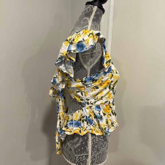 Francesca’s Womens Sz: L Floral. Flutter Sleeve. Tie Back. Peplum Top. Open back - Picture 8 of 12